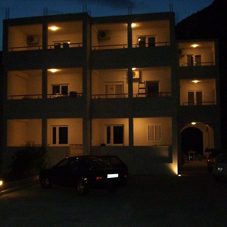 Apartments Ante 奥米什 外观 照片