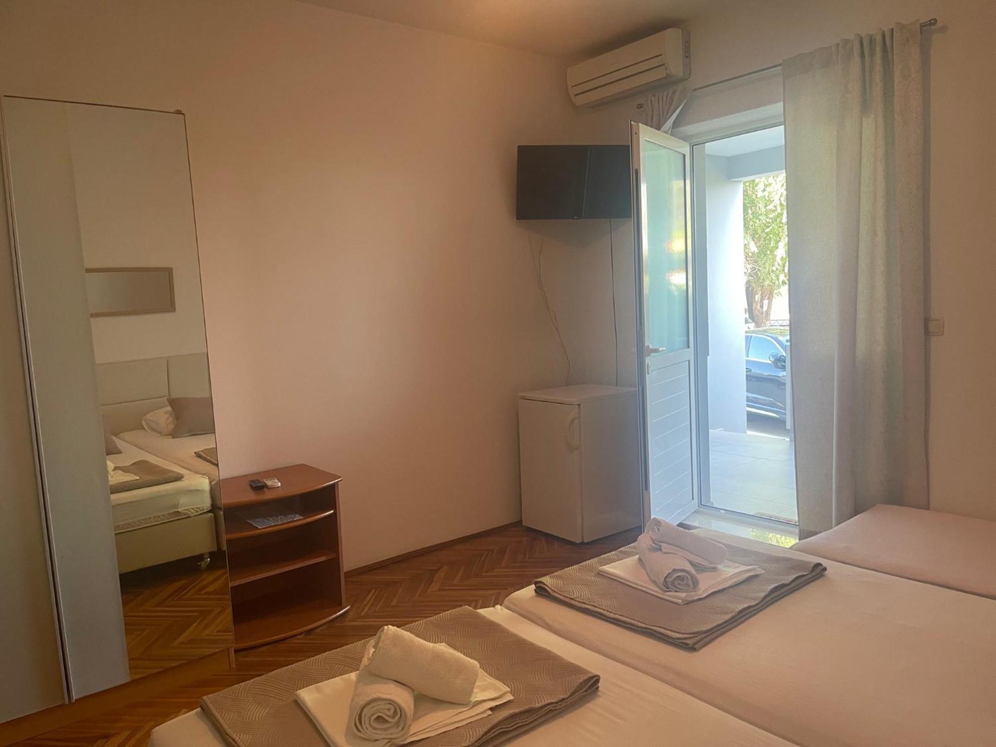 Apartments Ante 奥米什 外观 照片