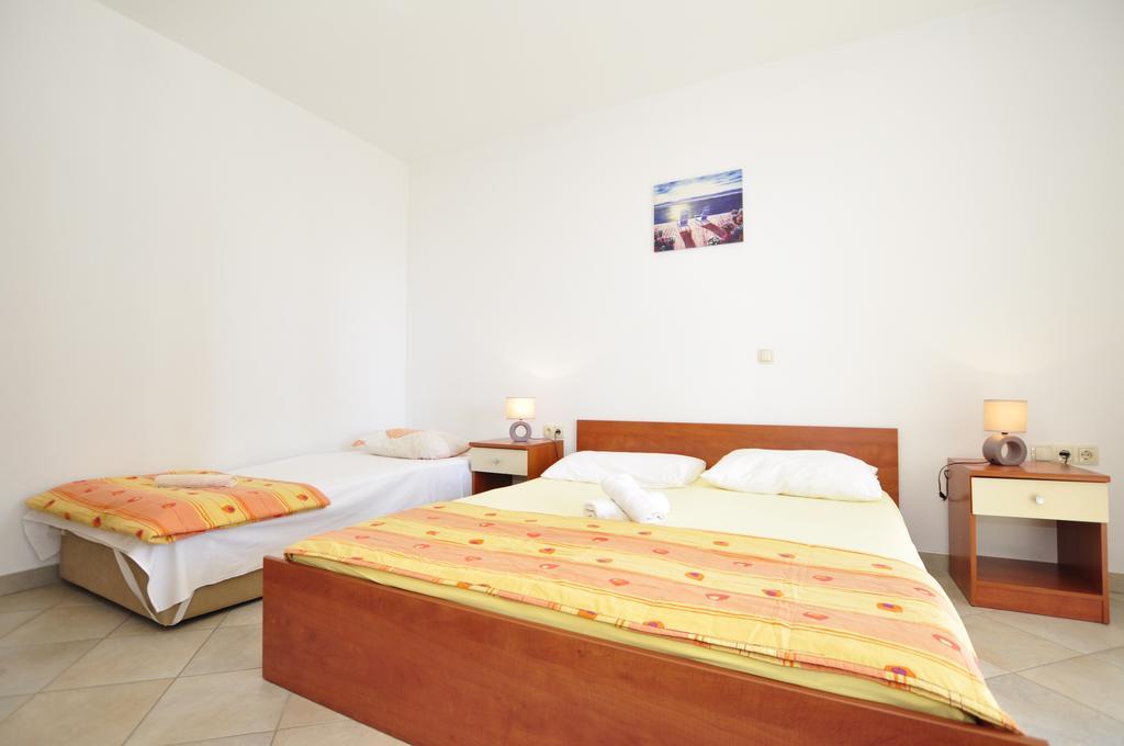 Apartments Ante 奥米什 外观 照片